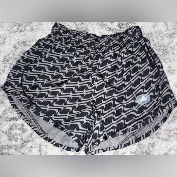 Nike Dri-FIT Tempo Printed Running Shorts Black and Grey Size: XS - Picture 1 of 4